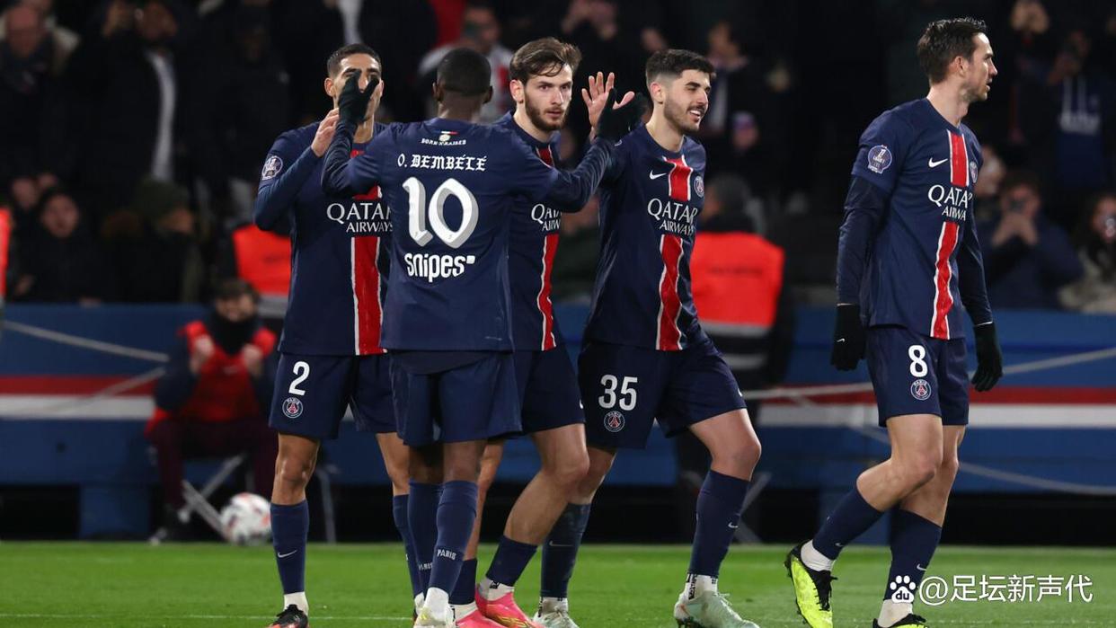 包含巴黎圣日耳曼客场战平领先优势扩大的词条