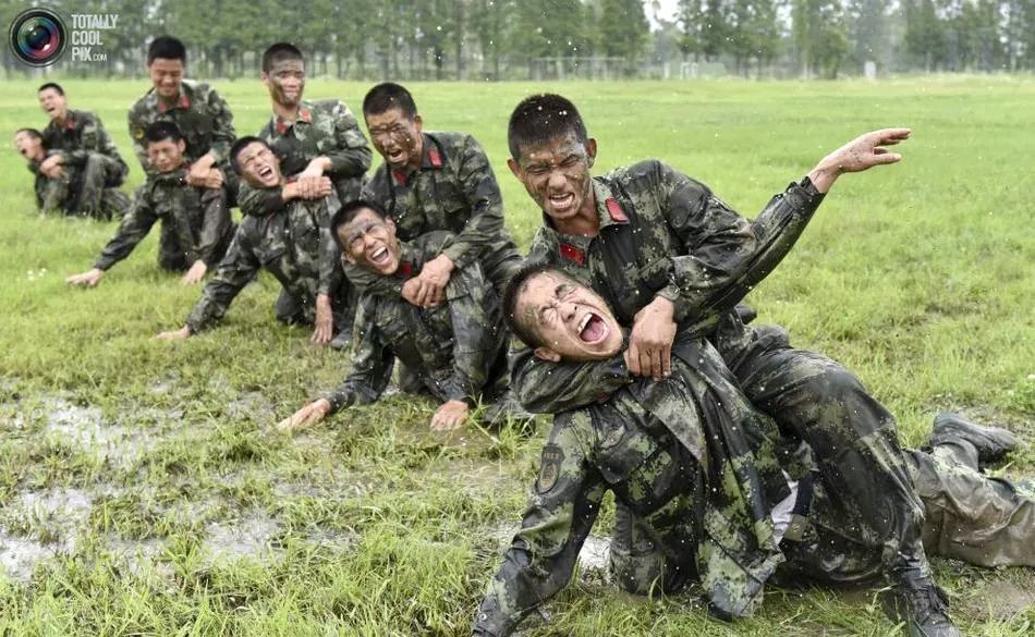 队伍默契配合，协同作战，切磋技艺